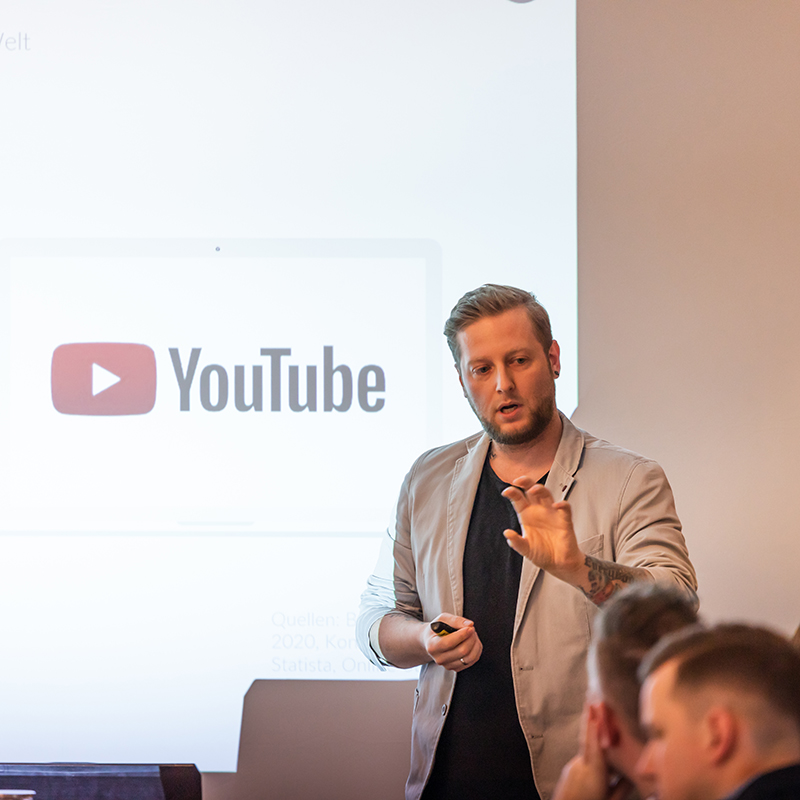 Video Marketing Agentur - Dustin Steinkühler - überRot